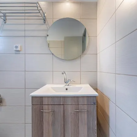 Egialion Iqia Lägenhet *