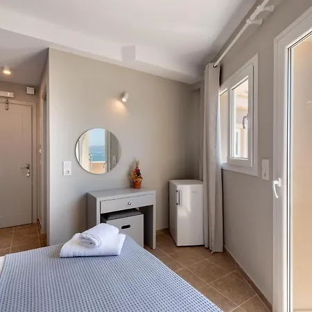 Egialion Iqia Lägenhet *