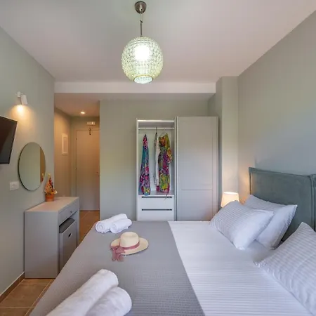 Egialion Iqia Lägenhet *