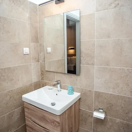 Egialion Iqia * Argostoli (Kefalonia)