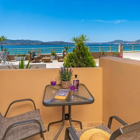 Egialion Iqia Apartment