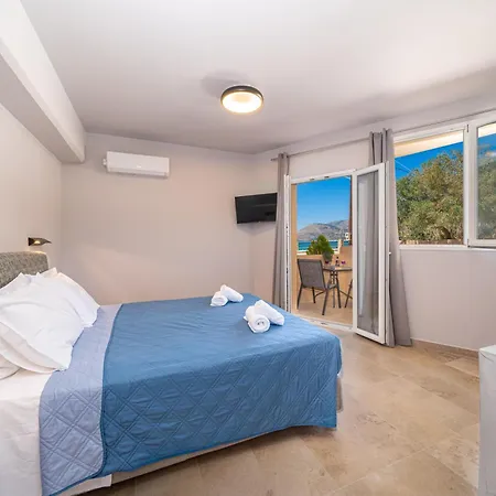 Egialion Iqia Apartment *