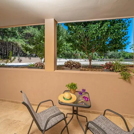 Egialion Iqia Apartment