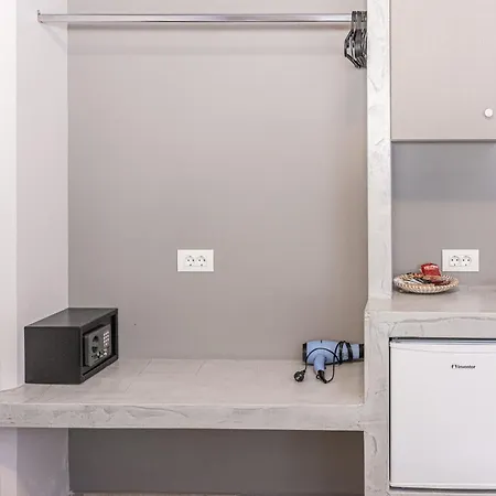 Egialion Iqia Apartment *