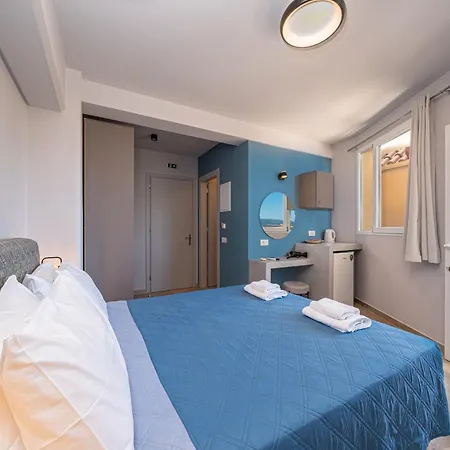 Egialion Iqia Apartment *