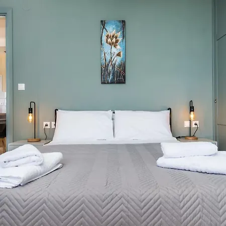 Egialion Iqia Lägenhet *