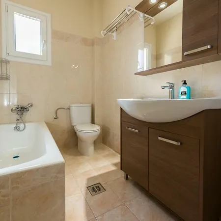 Egialion Iqia Lägenhet *