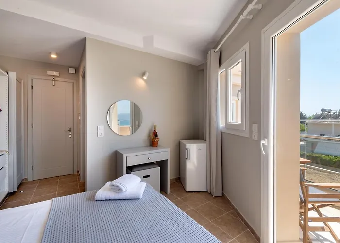 Egialion Iqia Apartment *