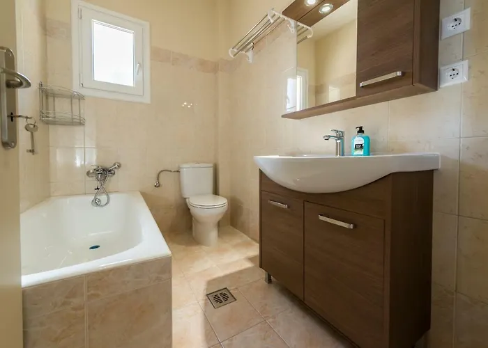Egialion Iqia Apartment *