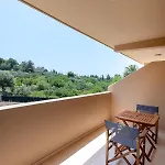 Egialion Iqia Appartement *