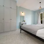 Apartment Egialion Iqia